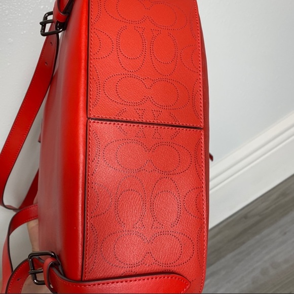 A medium backpack - Picture 9 of 11